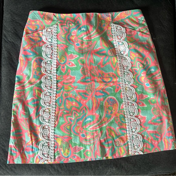 Lilly Pulitzer skirt- size 6. Only worn once. - Picture 4 of 4